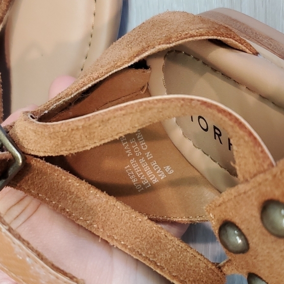 Torrid Women Studded T strap Ankle Strap  Sandals Flats shoes sz 6W Wide - Picture 10 of 10